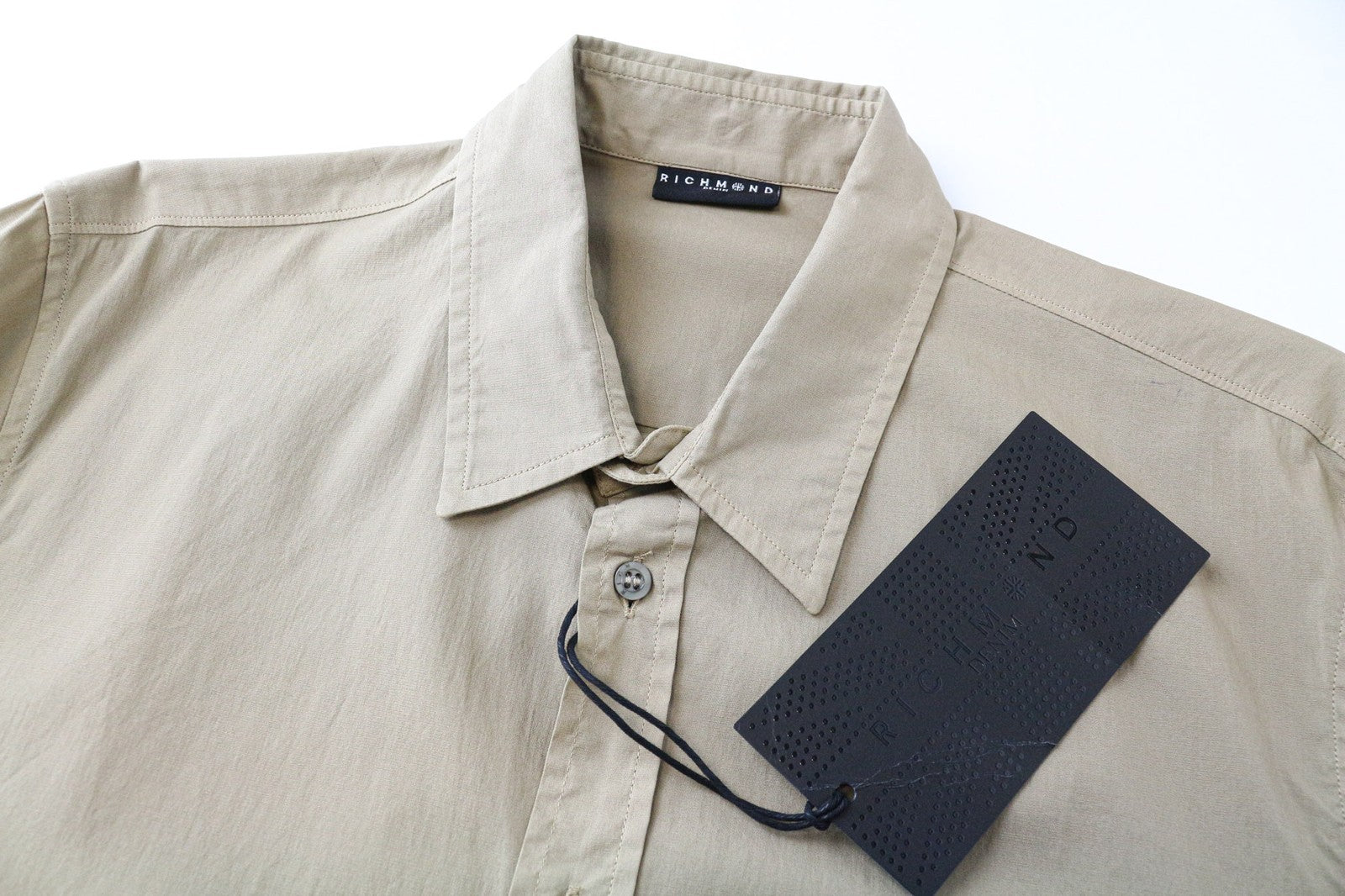 RICHMOND vyriški marškinėliai šviesiai rudi, tamprūs medvilniniai, ilgomis rankovėmis, su sagomis, L dydžio 