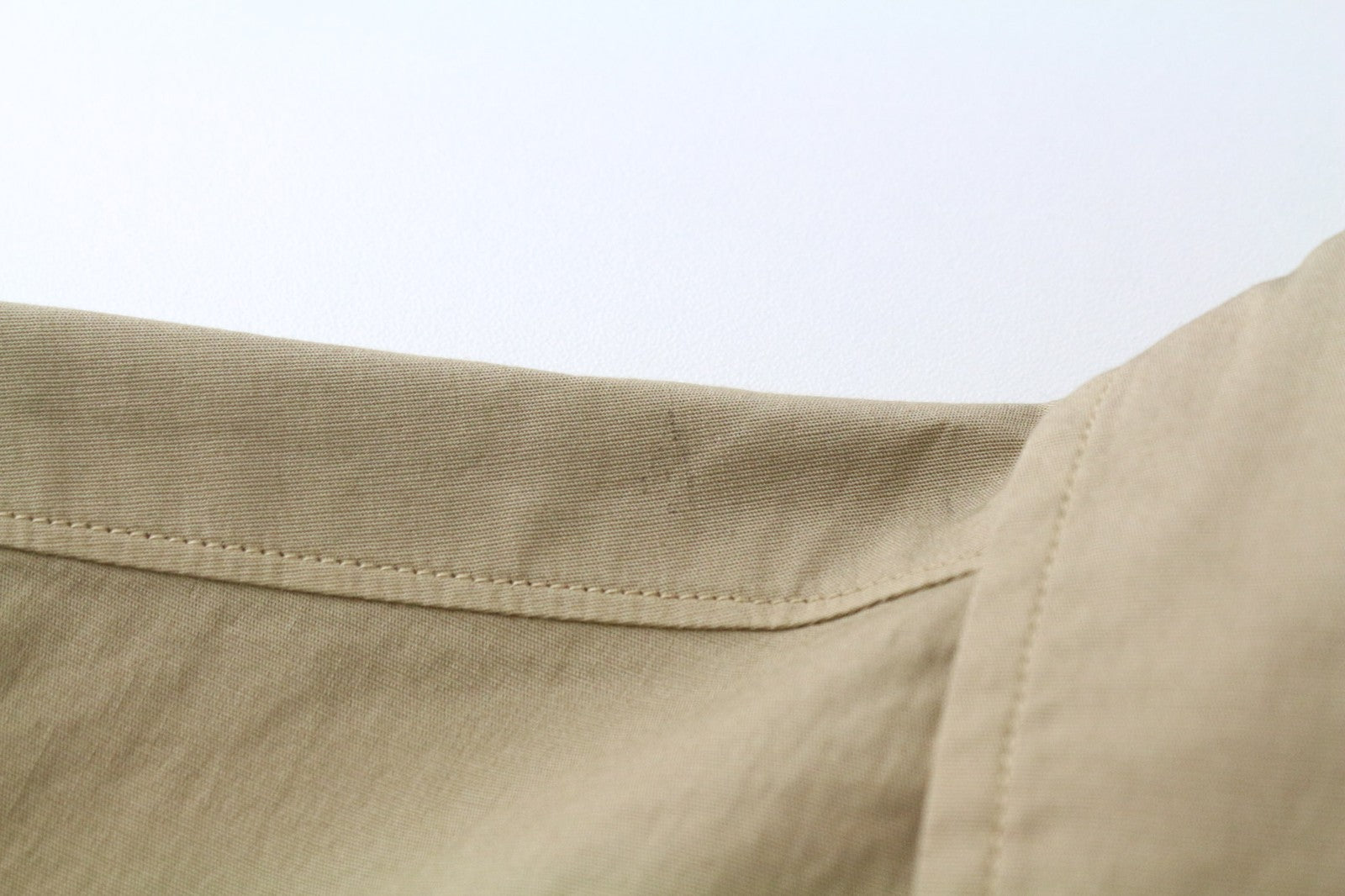 RICHMOND vyriški marškinėliai šviesiai rudi, tamprūs medvilniniai, ilgomis rankovėmis, su sagomis, L dydžio 