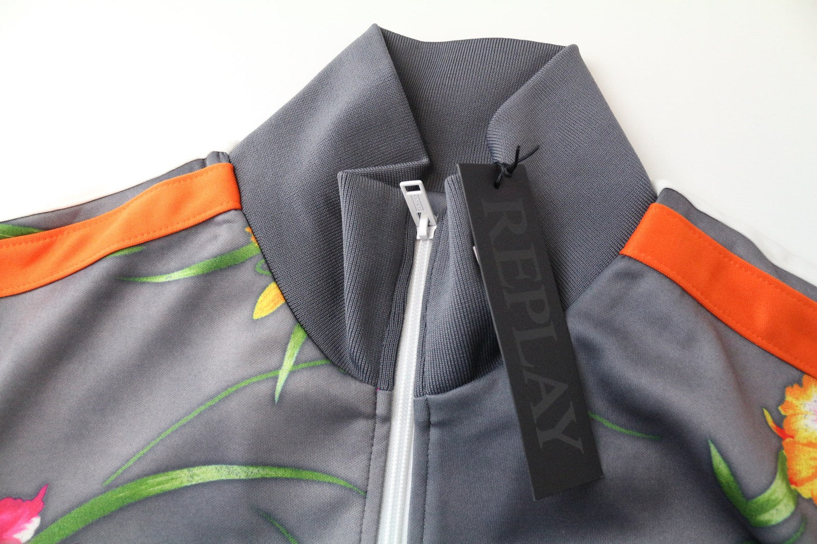 REPLAY vyriškas džemperis XL dydžio pilkai oranžinis gėlių raštas laisvalaikio stiliaus ilgomis rankovėmis su užtrauktuku 