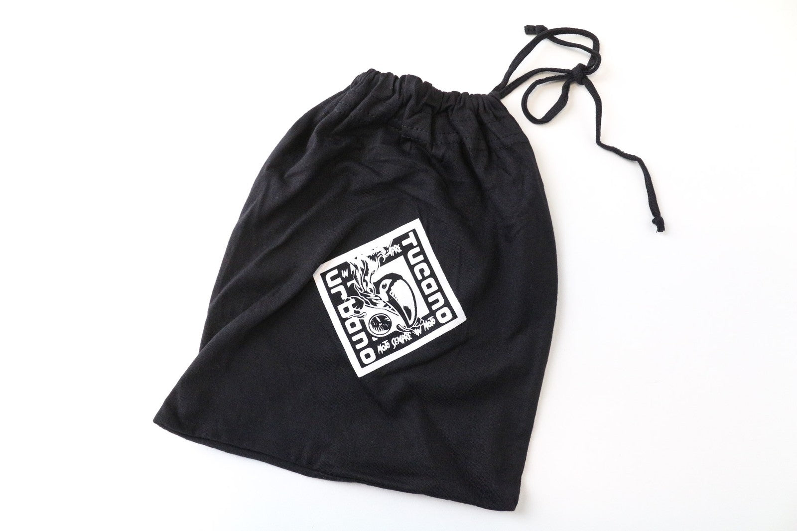 TUCANO URBANO T-TU moteriški marškinėliai su V formos iškirpte ir juodu medvilniniu ilgomis palaidinėmis. 