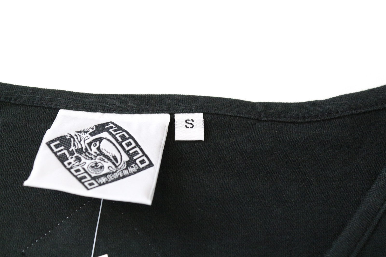 TUCANO URBANO T-TU moteriški marškinėliai su V formos iškirpte ir juodu medvilniniu ilgomis palaidinėmis. 