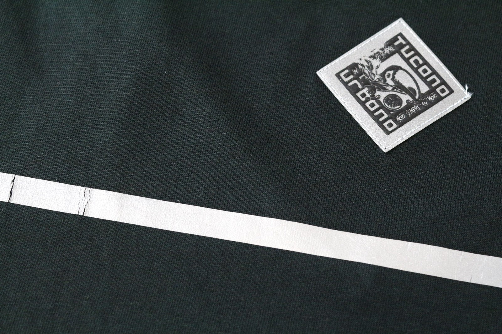 TUCANO URBANO T-TU moteriški marškinėliai su V formos iškirpte ir juodu medvilniniu ilgomis palaidinėmis. 