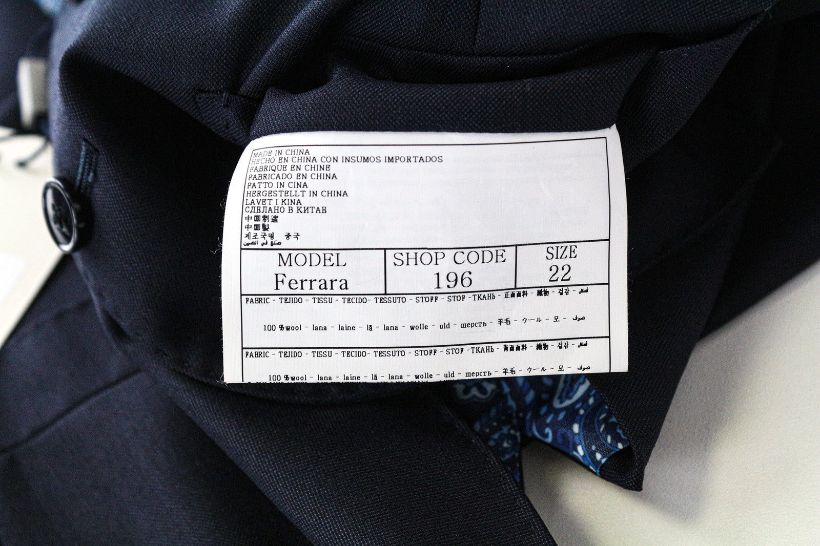 SUITSUPPLY Ferrara vyriška liemenė UK34S tamsiai mėlyna vilnonė vienaeilė su smailiu atvartu 