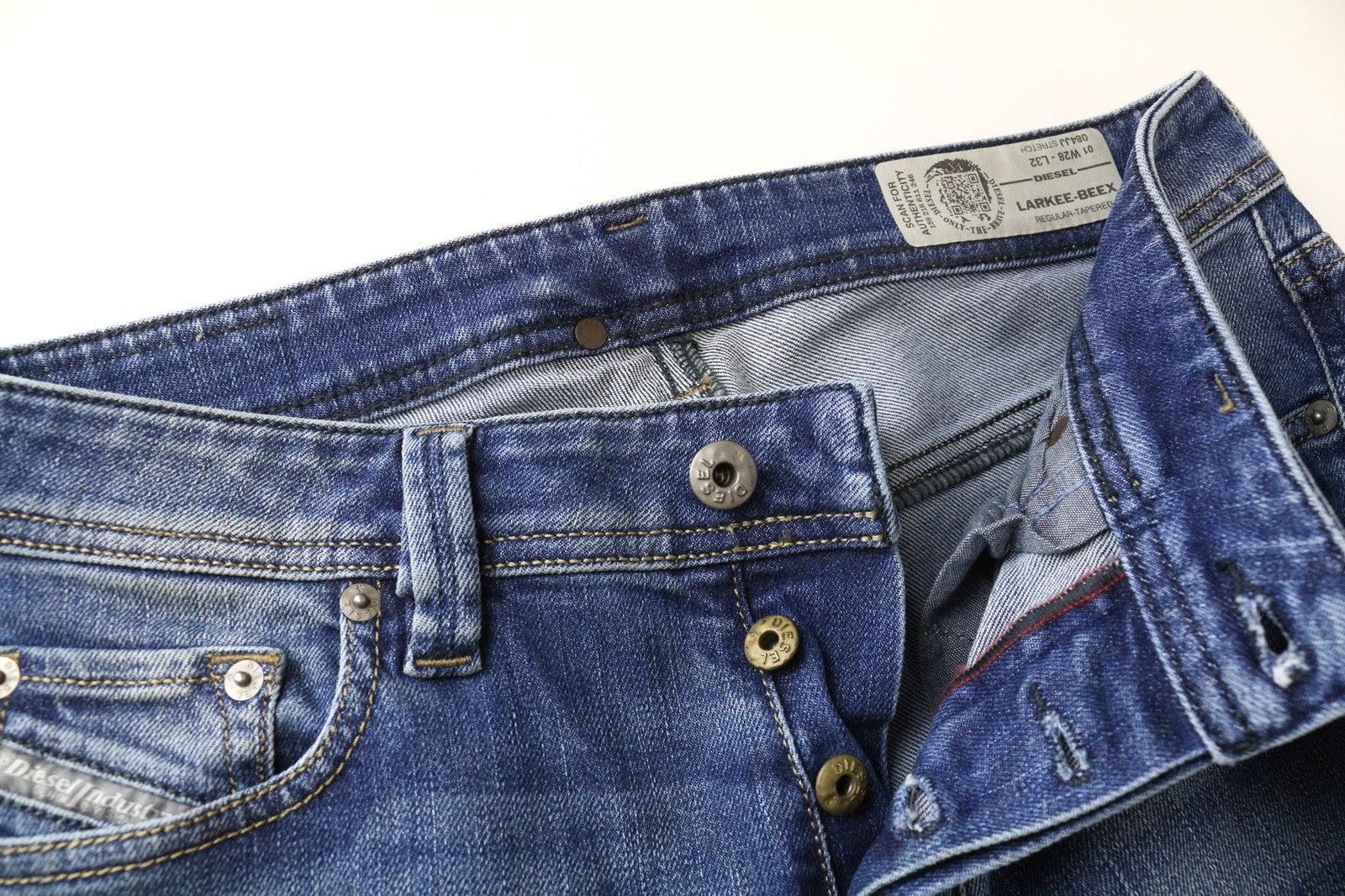 DIESEL Larkee-Beex 084JJ vyriški džinsai W28/L32 Regular Taper mėlyni, tamprūs medvilniniai džinsai 