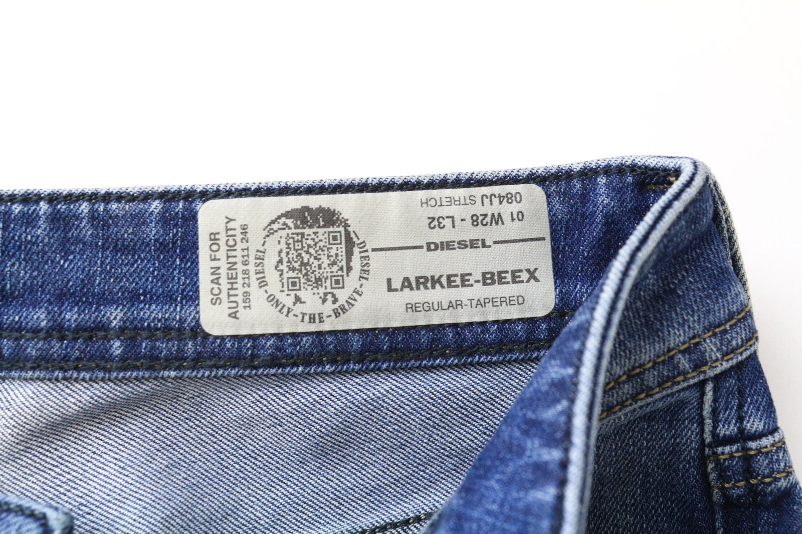 DIESEL Larkee-Beex 084JJ vyriški džinsai W28/L32 Regular Taper mėlyni, tamprūs medvilniniai džinsai 