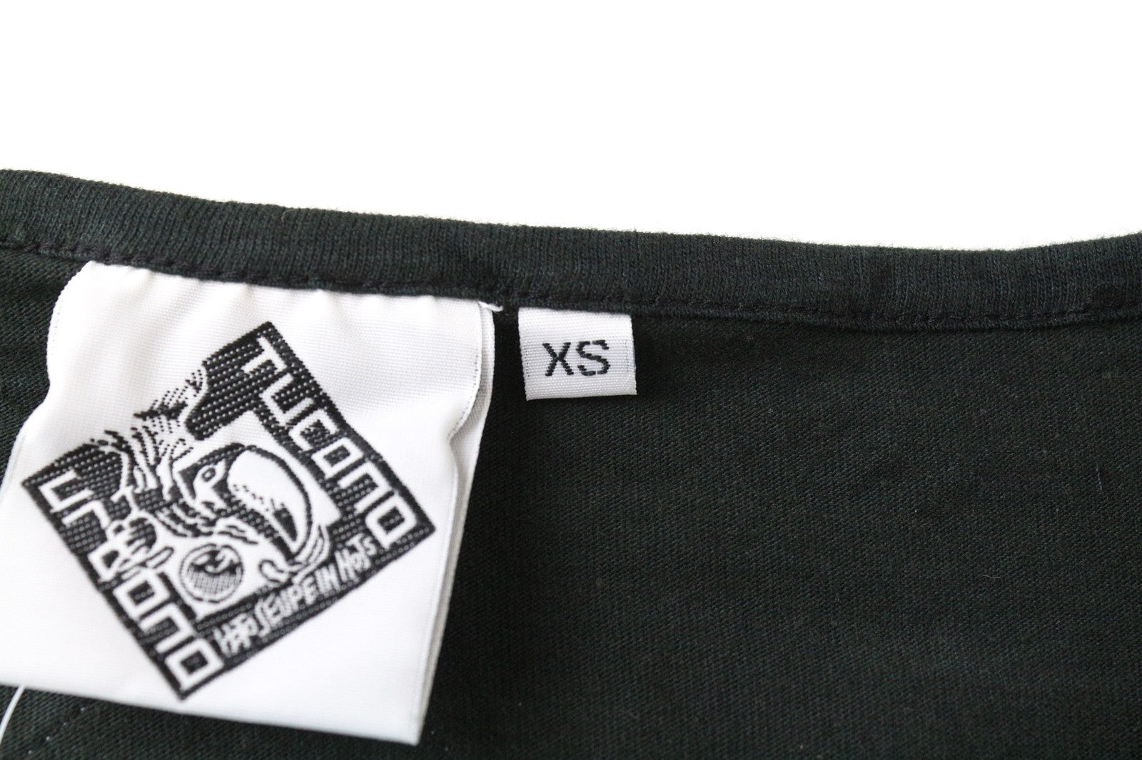 TUCANO URBANO T-TU moteriški marškinėliai ilgomis rankovėmis, juodi, XS dydžio, medvilniniai, su V formos iškirpte. 