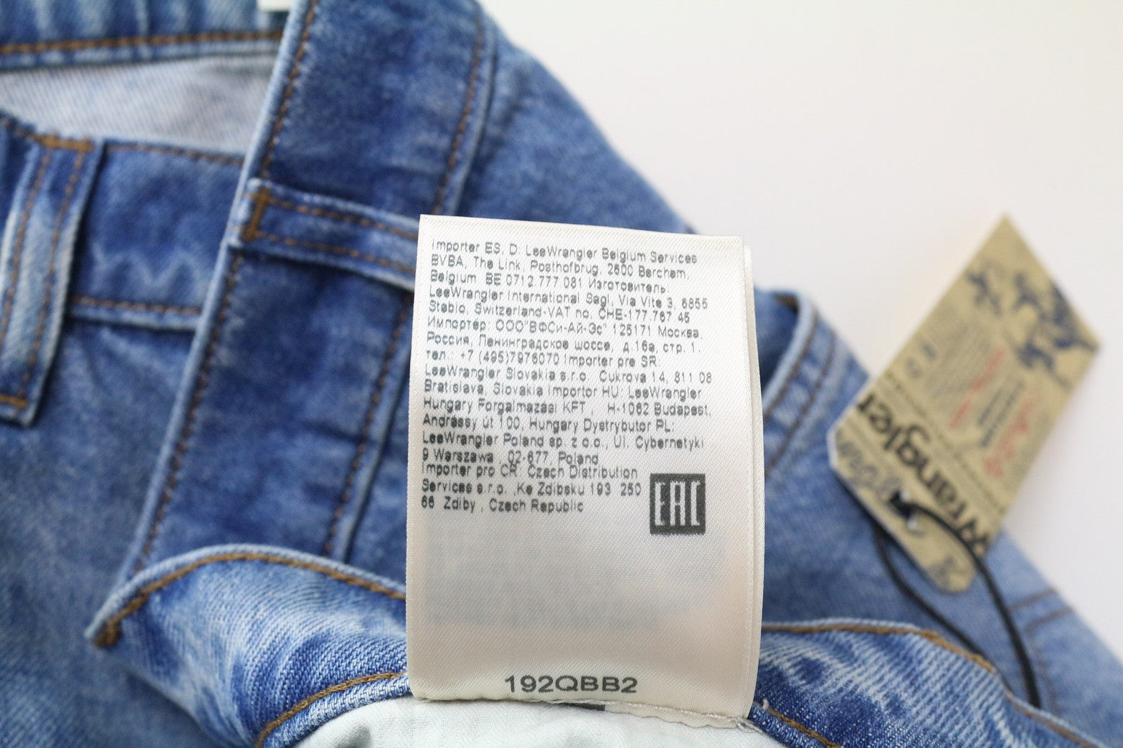 WRANGLER Greensboro vyriški džinsai W32/L32 tiesūs, įprasti, plėšyti, skalbtos mėlynos spalvos 