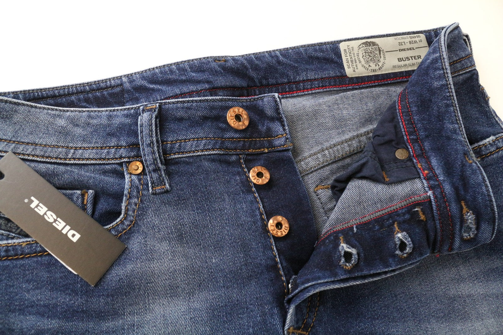 DIESEL Buster 084NS vyriški džinsai W28/L32 Slim Taper išblukintos mėlynos medvilnės džinso spalvos 