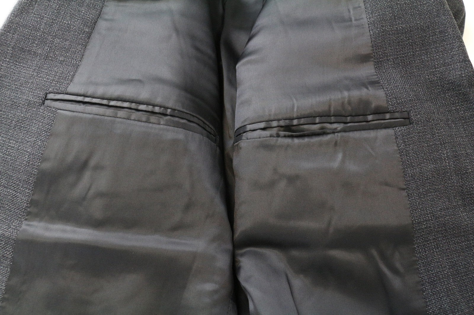 SANDRO vyriškas švarkas 52 pilkas, vilnonis, tamprus pamušalas, klasikinis, vienaeilis, rekomenduojama mažmeninė kaina – 395 € 