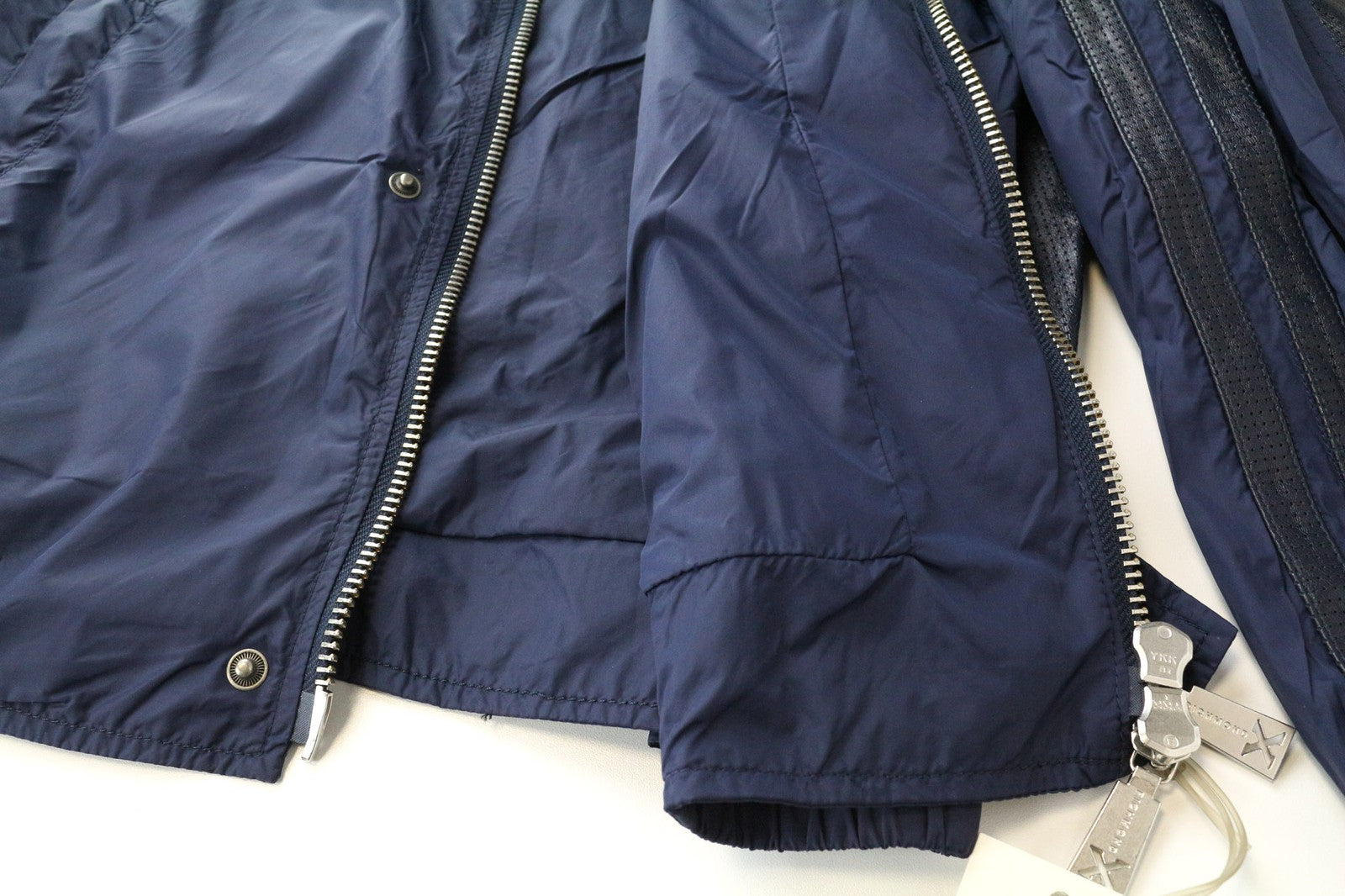 RICHMOND vyriška striukė 50 tamsiai mėlyna su užtrauktuku, vienaeilis, lengva, laisvalaikio stiliaus 