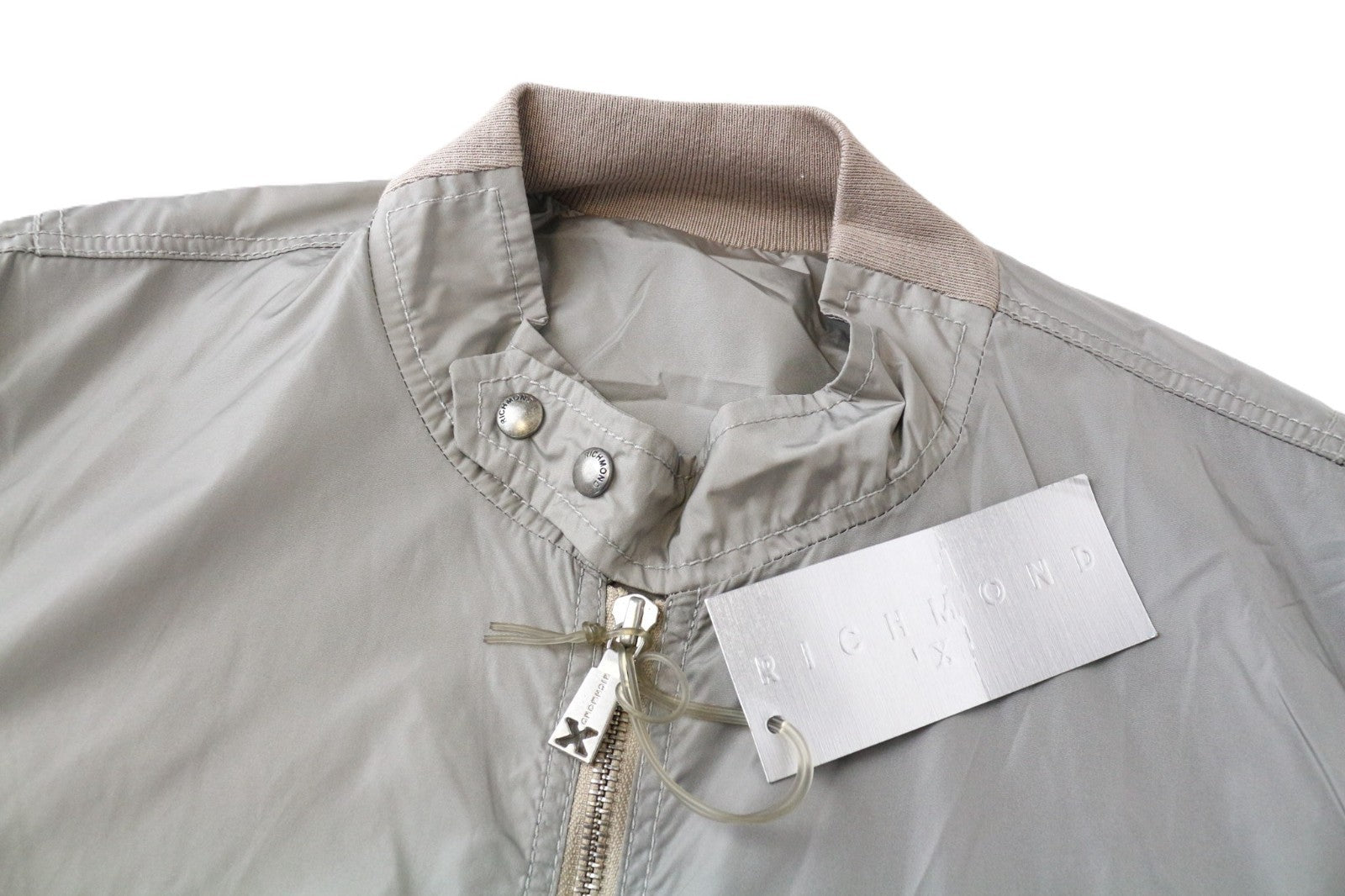 RICHMOND vyriška striukė 48 pilka bomber stiliaus ilgomis rankovėmis, lengva, užtraukiama, laisvalaikio stiliaus 