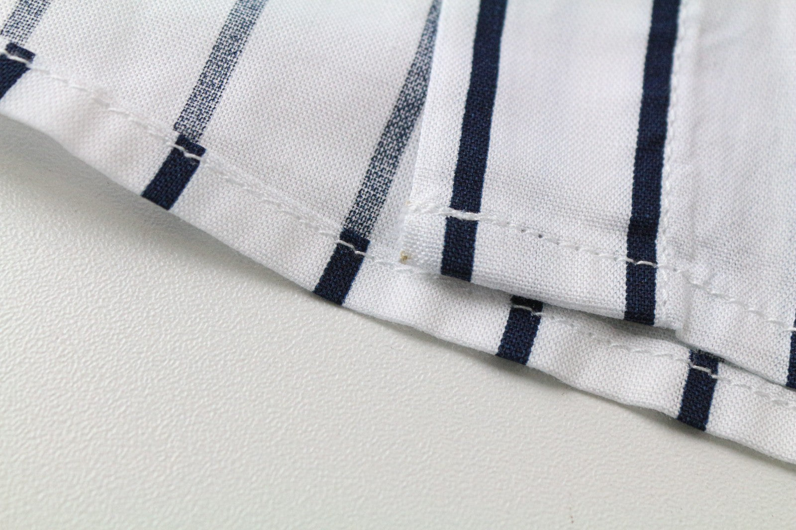 SCOTCH &amp; SODA vyriški marškinėliai M balti medvilniniai dryžuoti ilgomis rankovėmis asimetriški 