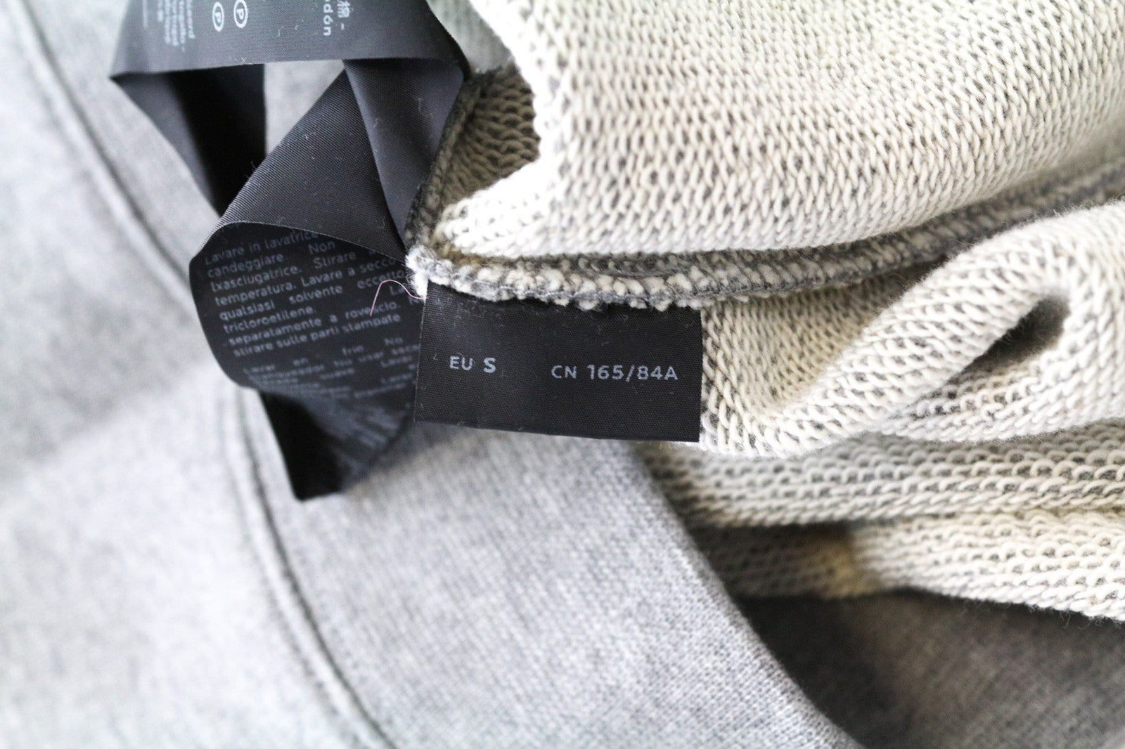 DENHAM Mėlynas moteriškas džemperis su pilku medvilniniu logotipu ir ilgomis rankovėmis, apvalia apykakle. 