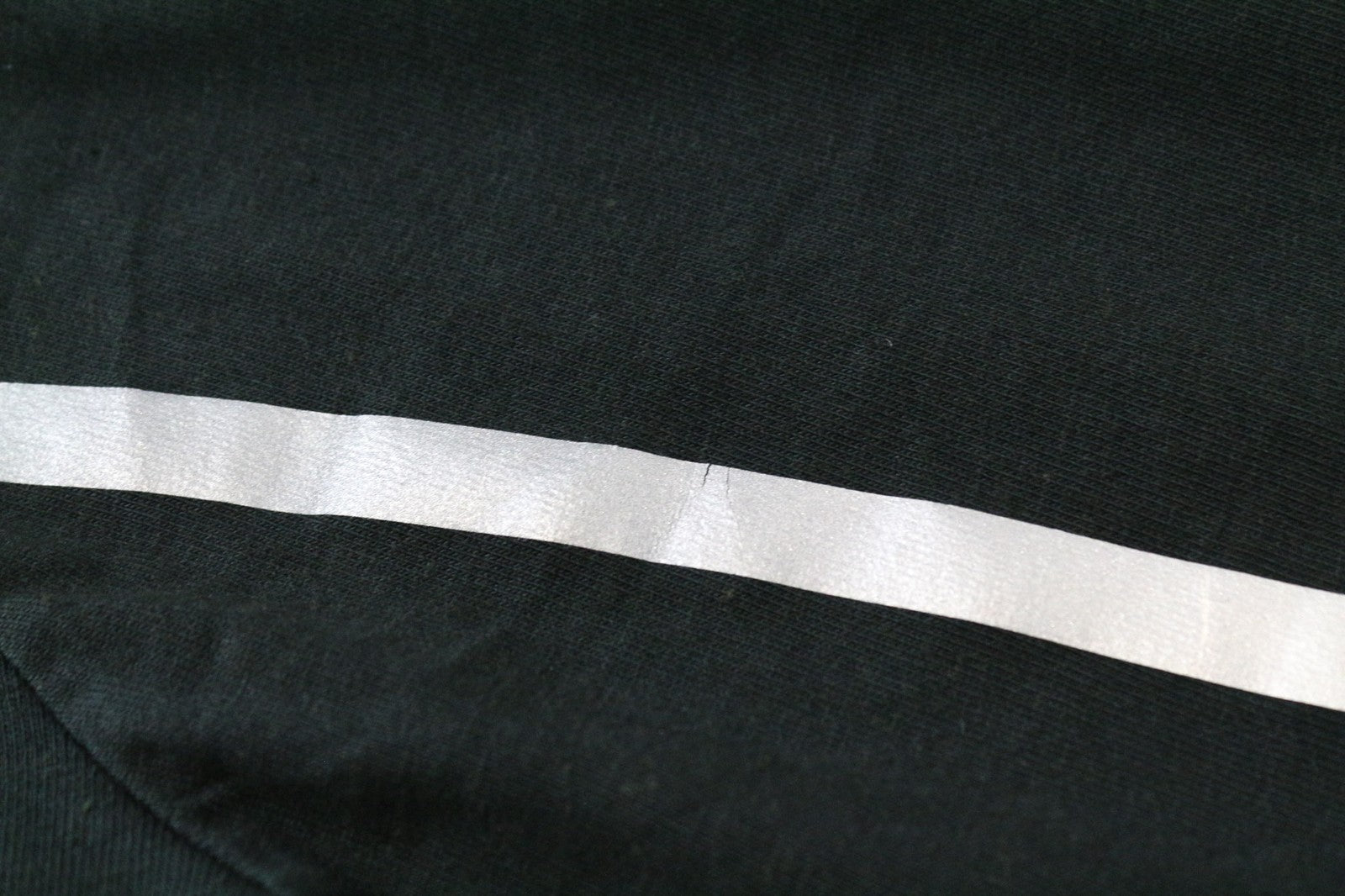 TUCANO URBANO T-TU moteriški marškinėliai su šviesą atspindinčia V formos iškirpte, juodi, XS dydžio 