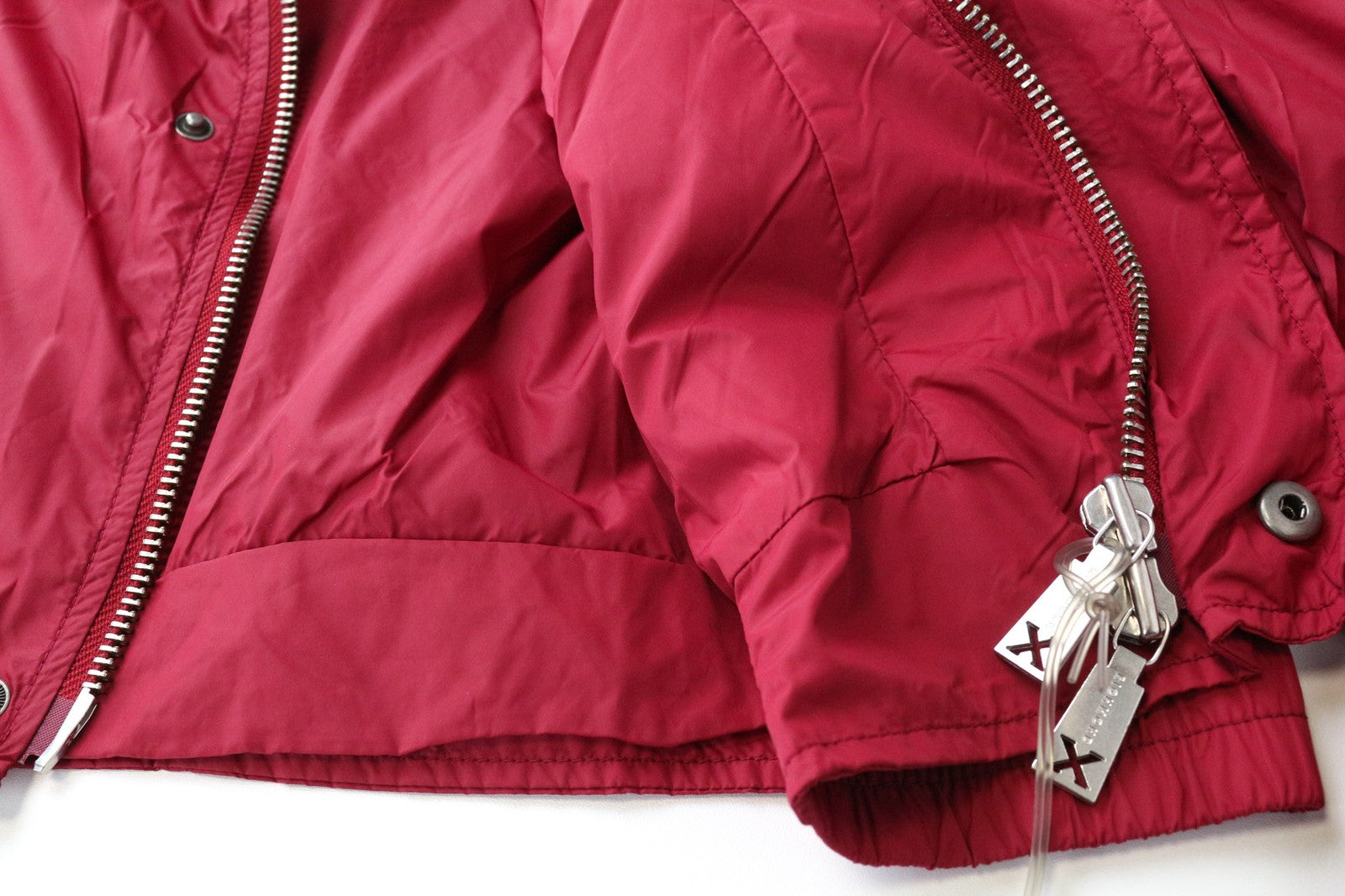 RICHMOND vyriška striukė IT52 raudona dizainerio aukšta apykakle, užtrauktuku, klasikinio stiliaus, neperpučiama, su pamušalu 