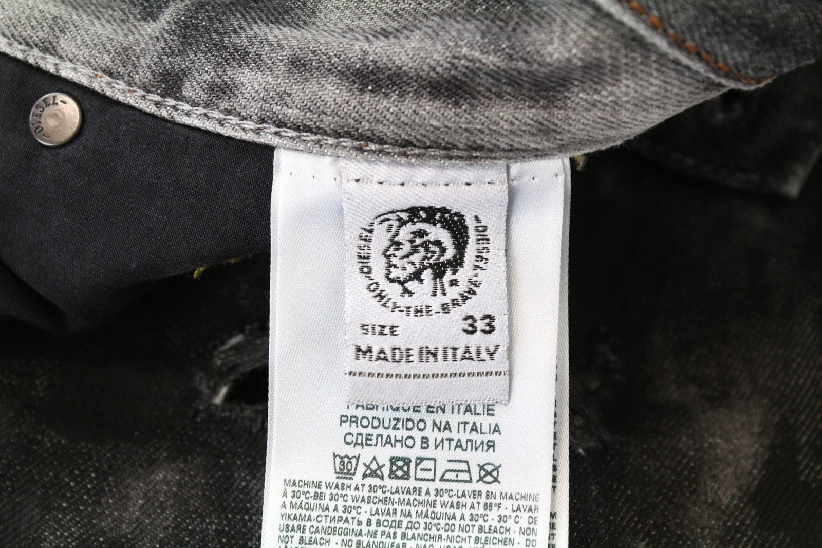 DIESEL Mharky 084WG vyriški džinsai W33/L34 pilki, aptempti, aptempti 