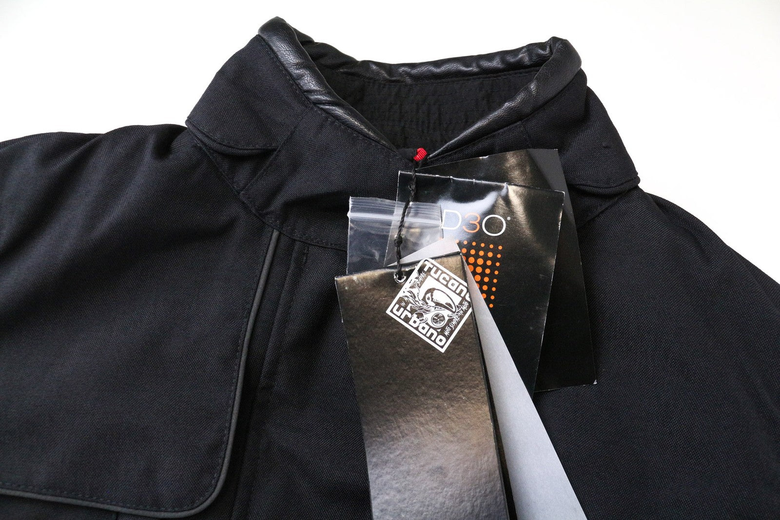 TUCANO URBANO Iris moteriška paspirtuko striukė IT38 juoda su paspirtuku ir vėjui atspariu paminkštinimu 