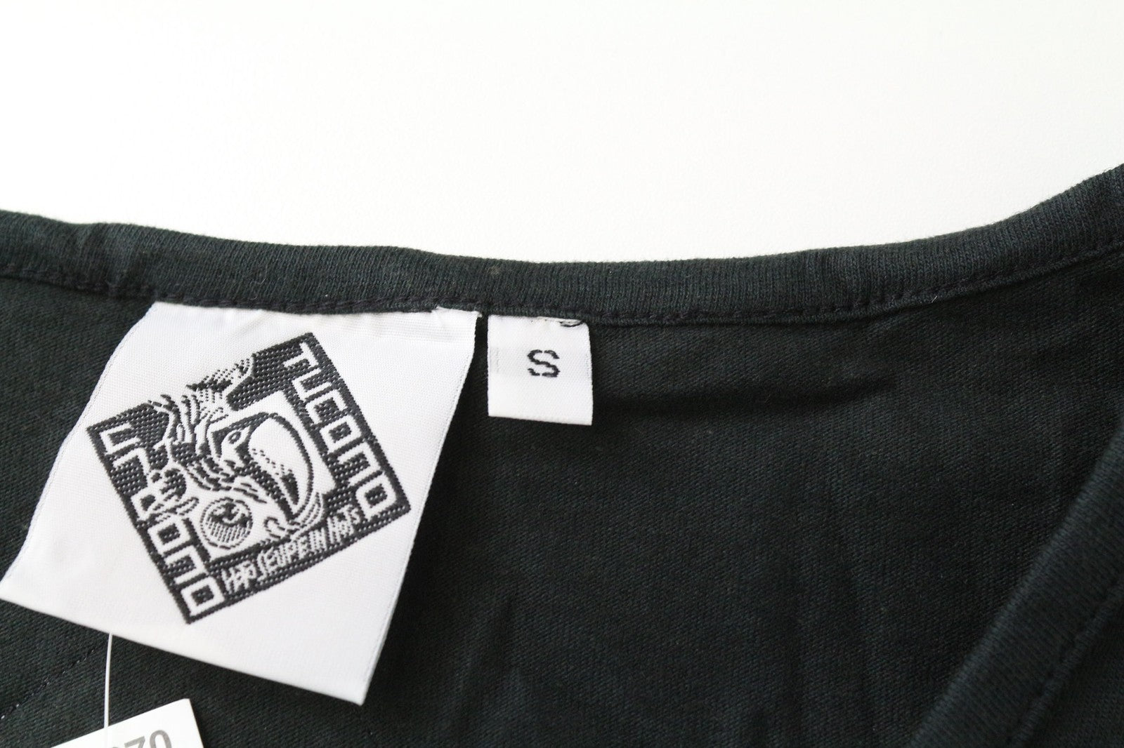 TUCANO URBANO T-TU moteriškas S dydžio juodas medvilninis megztinis su V formos iškirpte ilgomis rankovėmis 