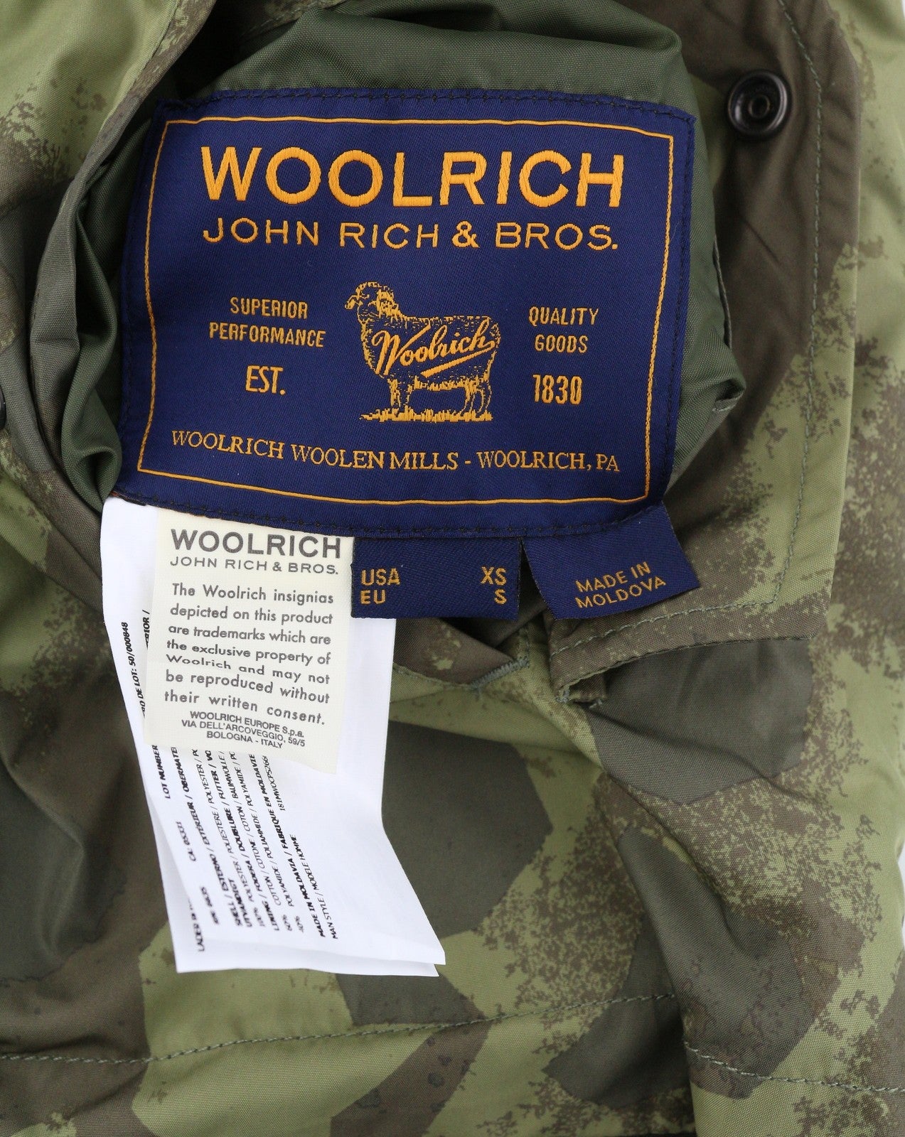 WOOLRICH dvipusė vyriška striukė su užtrauktuku, žalia, S dydžio, lengva, su kamufliažu ir RRP380 