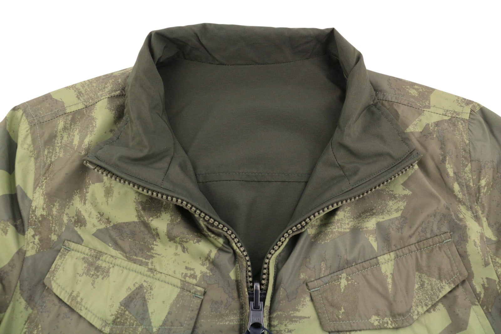 WOOLRICH dvipusė vyriška striukė su užtrauktuku, žalia, S dydžio, lengva, su kamufliažu ir RRP380 