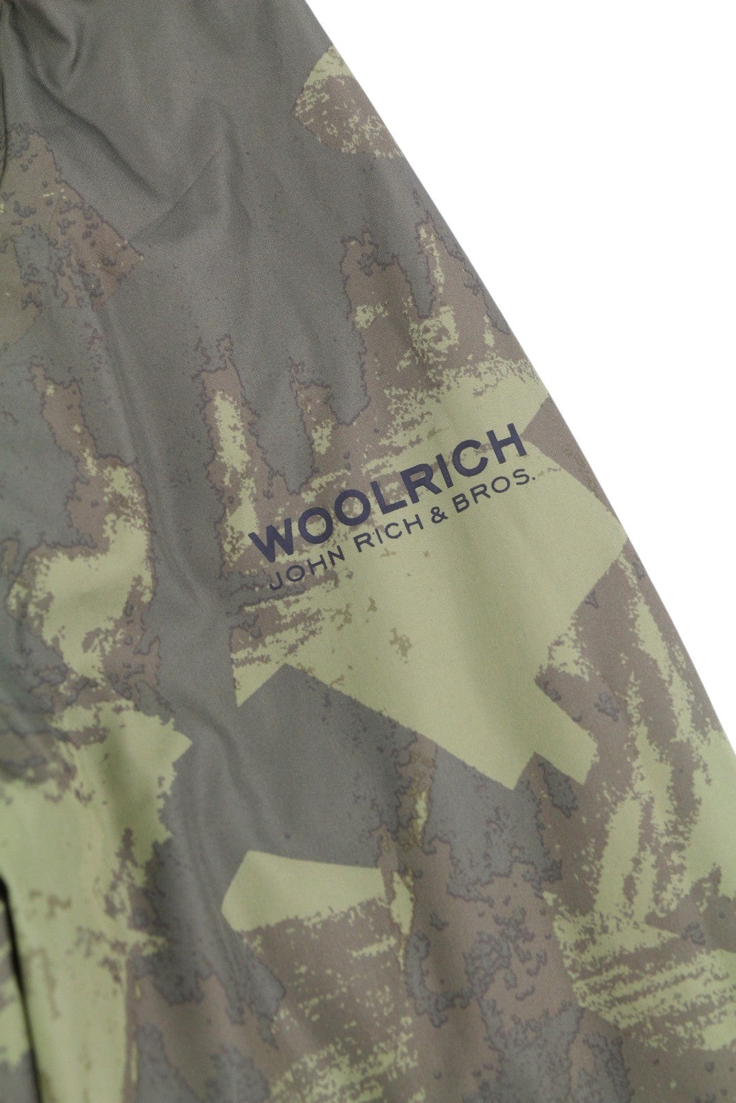 WOOLRICH dvipusė vyriška striukė su užtrauktuku, žalia, S dydžio, lengva, su kamufliažu ir RRP380 