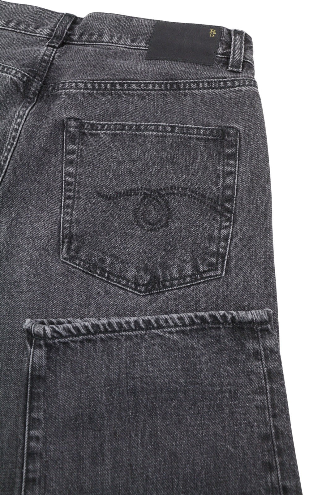 R13 Boyfriend moteriški džinsai 28 Wilson juodi ūsai su išblukusiu džinsu, trumpinti užtrauktuku PS25 