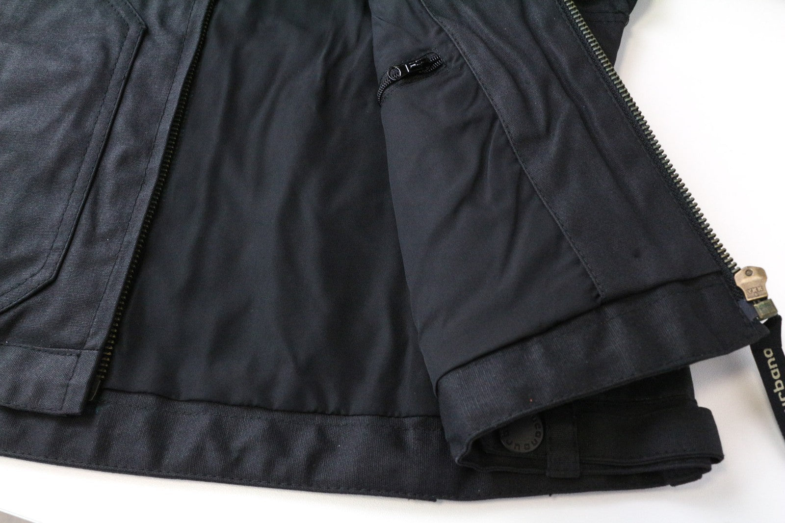 TUCANO URBANO Queen moteriška IT42 juoda vaškuota grynos medvilnės vėjui nepralaidi striukė 