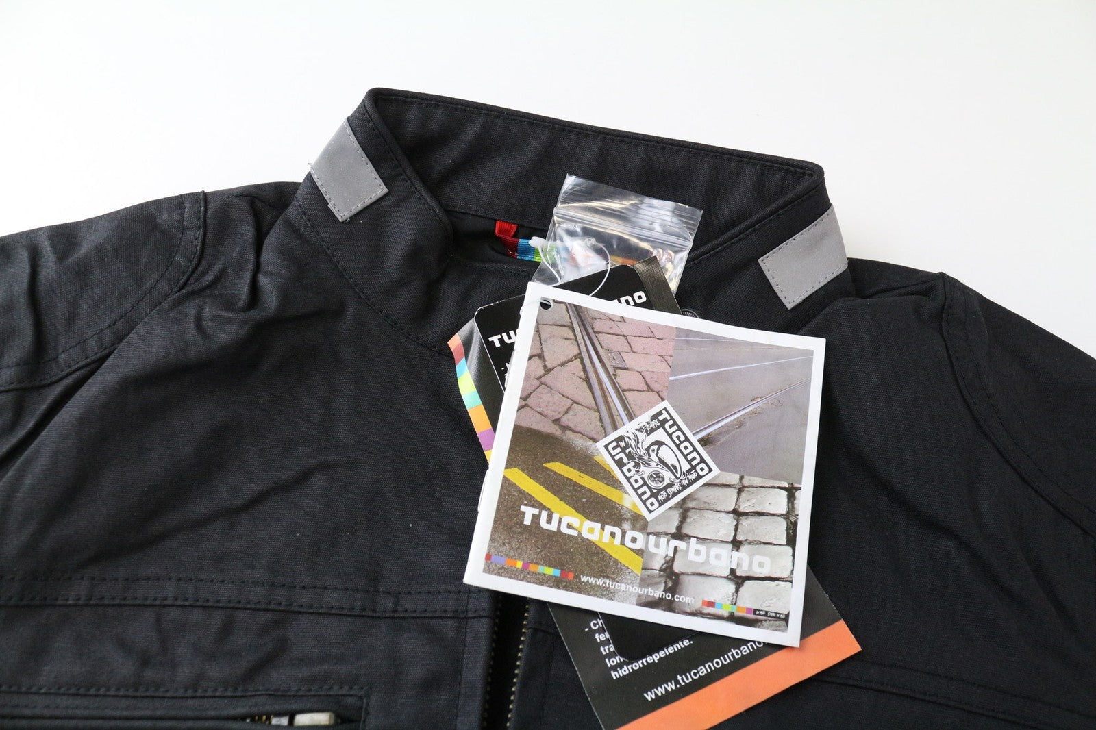 TUCANO URBANO Queen moteriška IT42 juoda vaškuota grynos medvilnės vėjui nepralaidi striukė 