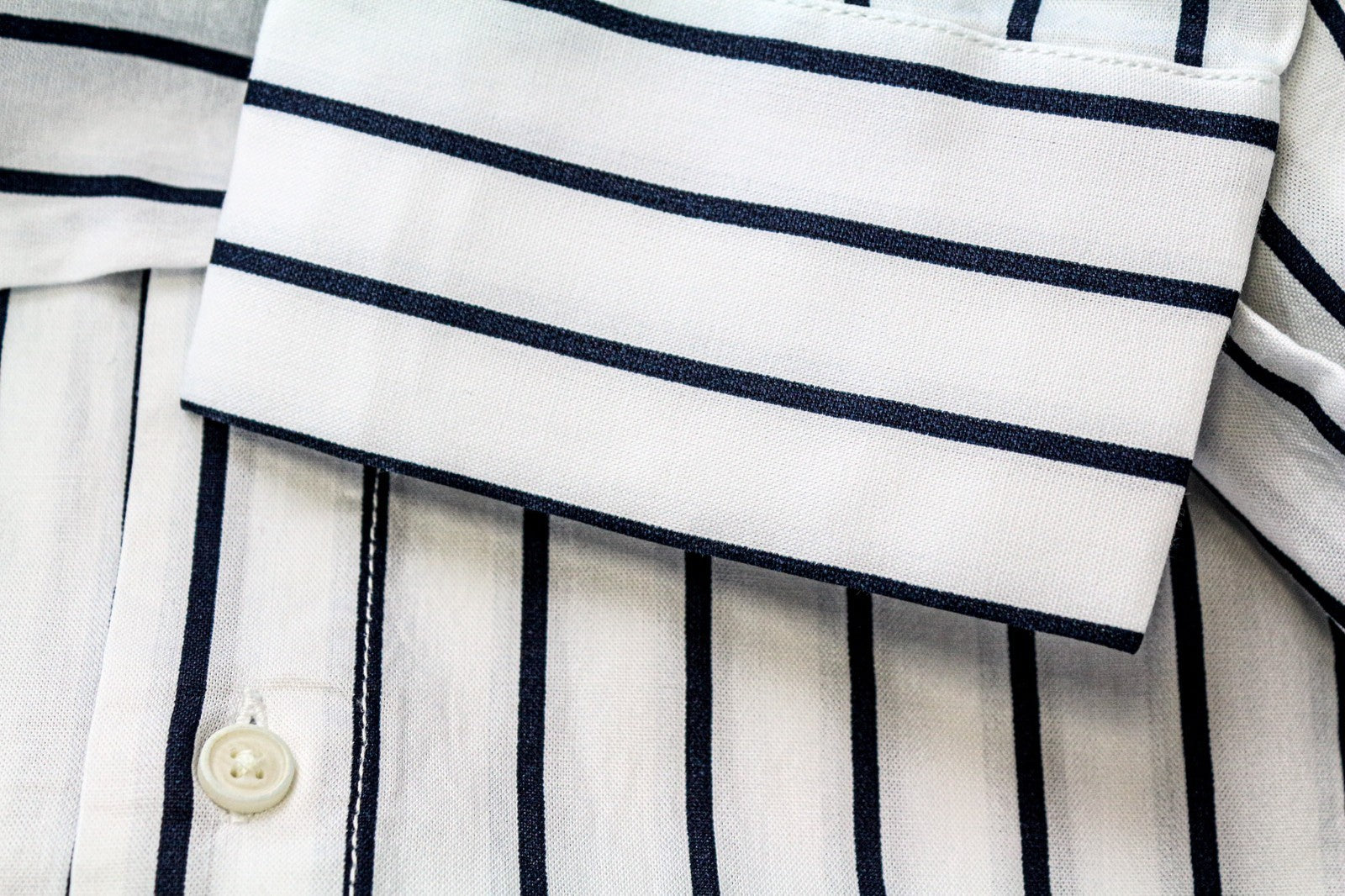 SCOTCH &amp; SODA vyriški marškinėliai M, balti dryžuoti, ploni, asimetriški medvilniniai marškinėliai ilgomis rankovėmis 