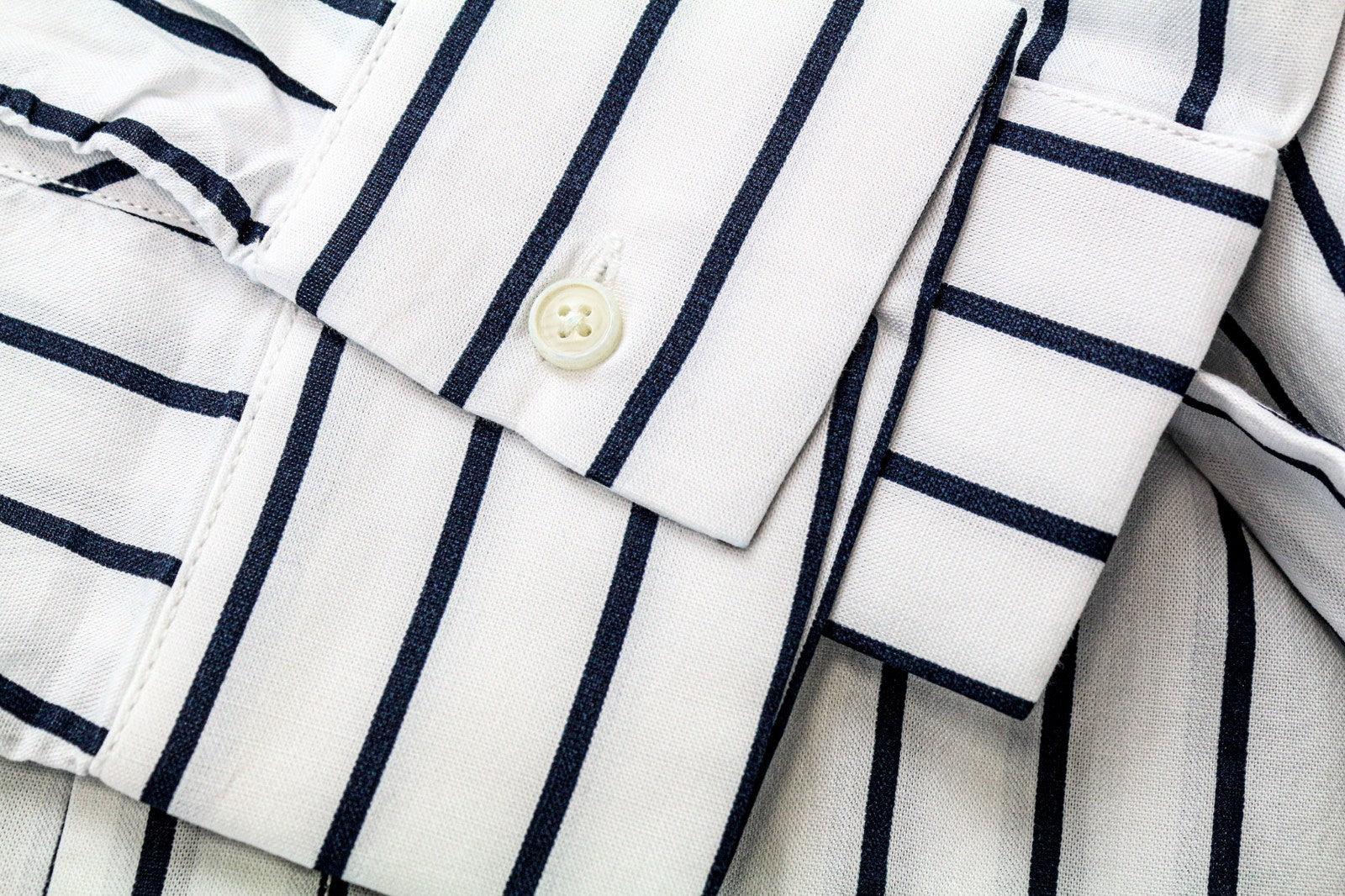 SCOTCH &amp; SODA vyriški marškinėliai M, balti dryžuoti, ploni, asimetriški medvilniniai marškinėliai ilgomis rankovėmis 