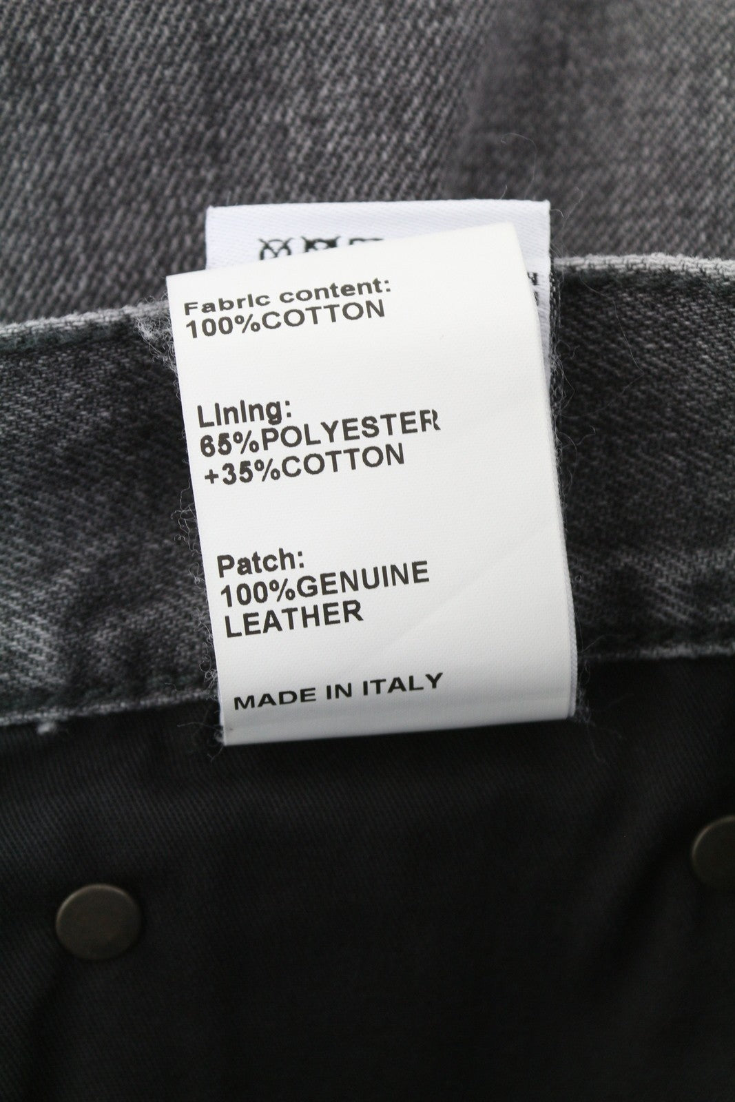 R13 Boyfriend moteriški džinsai 23 Wilson juodi ūsai su išblukusiu džinsu, trumpinti užtrauktuku PS25