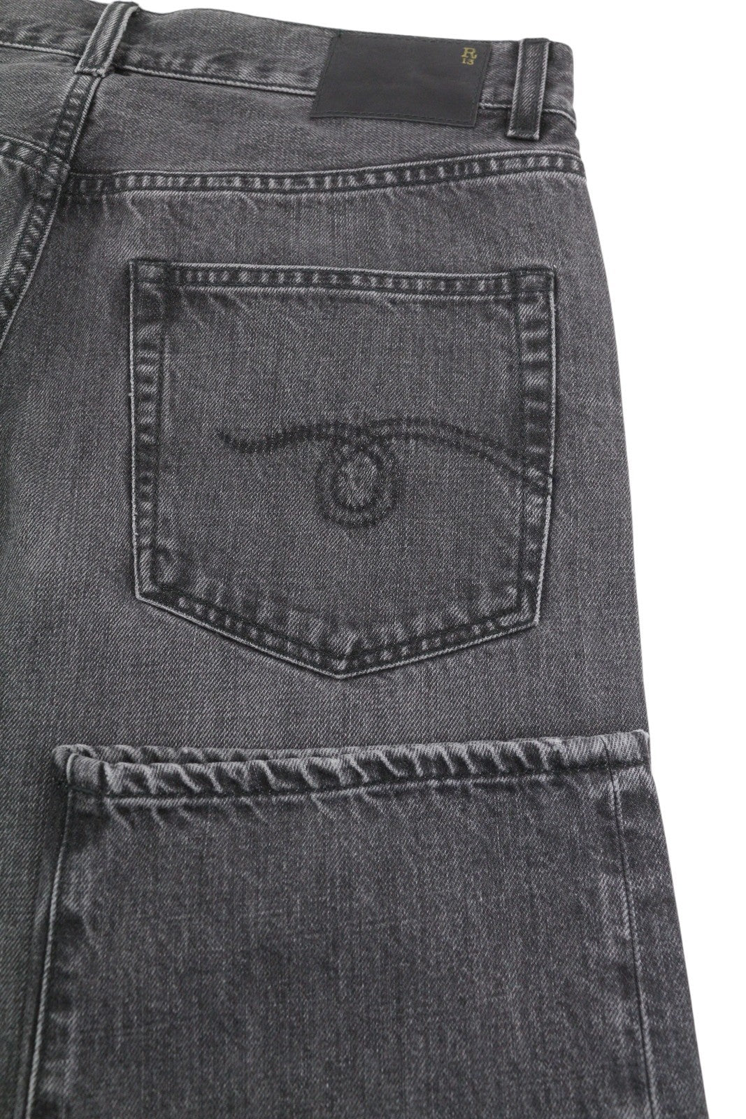 R13 Boyfriend moteriški džinsai 27 Wilson juodi ūsai su išblukusiais trumpais smailiais kraštais PS25 