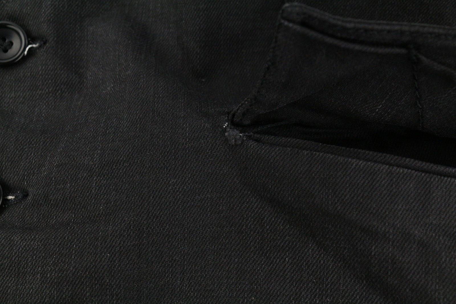 NUDIE JEANS vyriška striukė ~M juoda su sagomis, aukšta apykakle, be pamušalo, džinsinio audinio, tamsi 