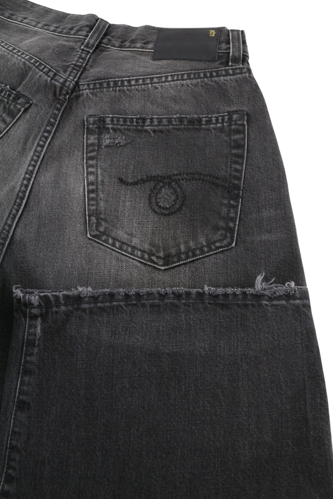 R13 trumpi plačių klešnių moteriški džinsai 24 Wilson juodi su trumpais užtrauktukais PS25 RRP699 