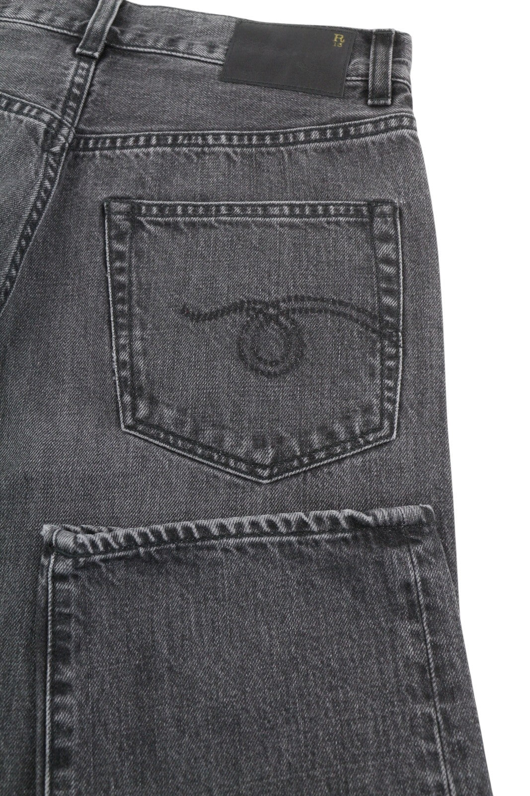 R13 Boyfriend moteriški džinsai 24 Wilson juodi ūsai su išblukusiais trumpais tiesiais PS25 