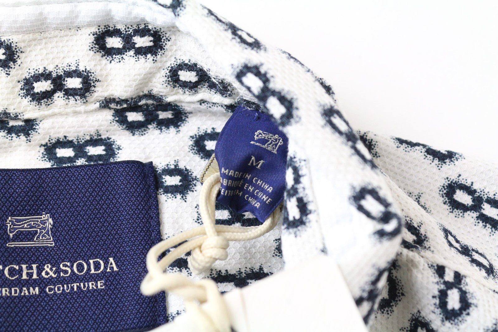 SCOTCH &amp; SODA vyriški marškinėliai M dydžio, balti, abstraktaus rašto, grynos medvilnės, su sagomis