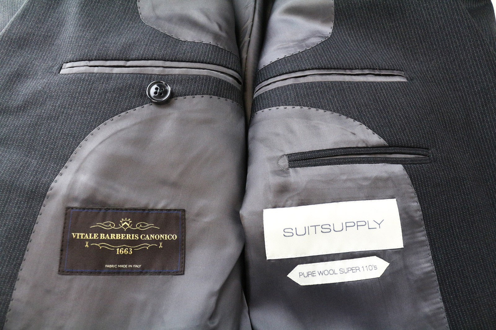 „SUITSUPPLY Napoli“ vyriškas švarkas, pilkas dryžuotas, grynos vilnos, UK40R, S110s, lieknas kirpimas 