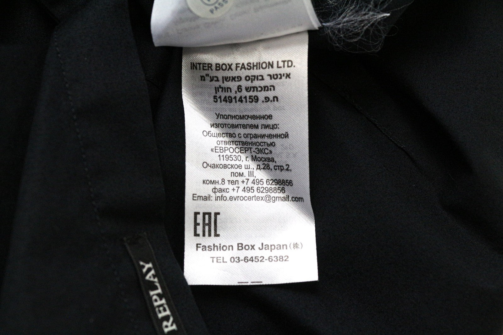 REPLAY vyriški marškinėliai S, juodi, vienspalviai, tamprūs medvilnės mišinio marškinėliai su sagomis užsegama platėjančia apykakle 