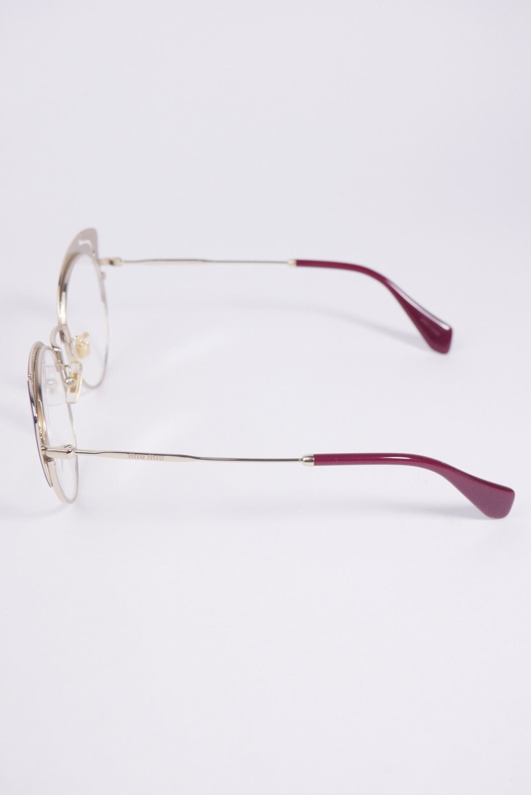 Miu Miu MU 50RV akiniai nuo saulės moterims su blyškiai auksiniais rėmeliais ir pusiau be rėmelio 140 