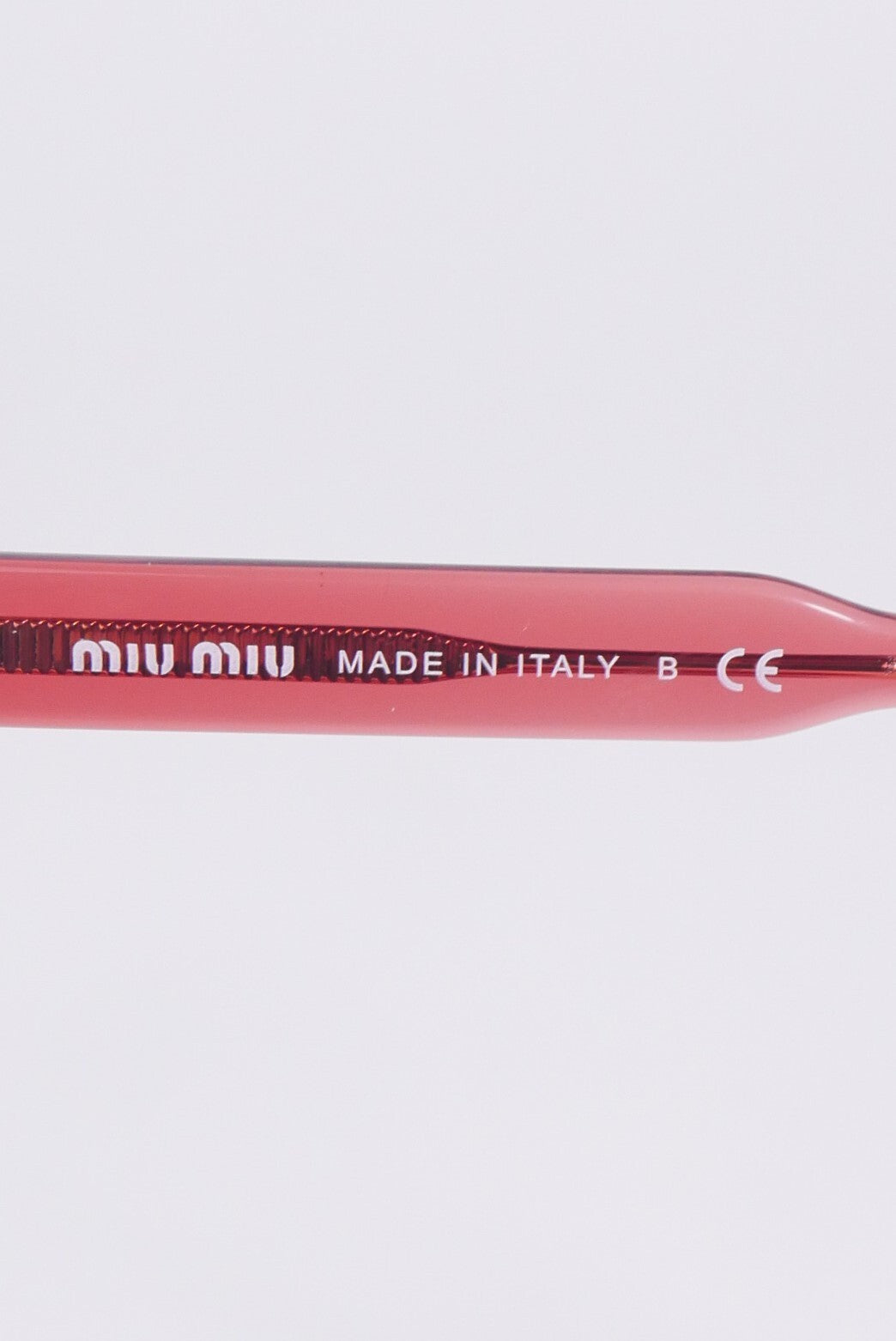 Miu Miu MU04QVA moteriški akiniai nuo saulės su rudais kvadratiniais rėmeliais, demonstraciniais lęšiais, 140 mm pilnu rėmeliu.