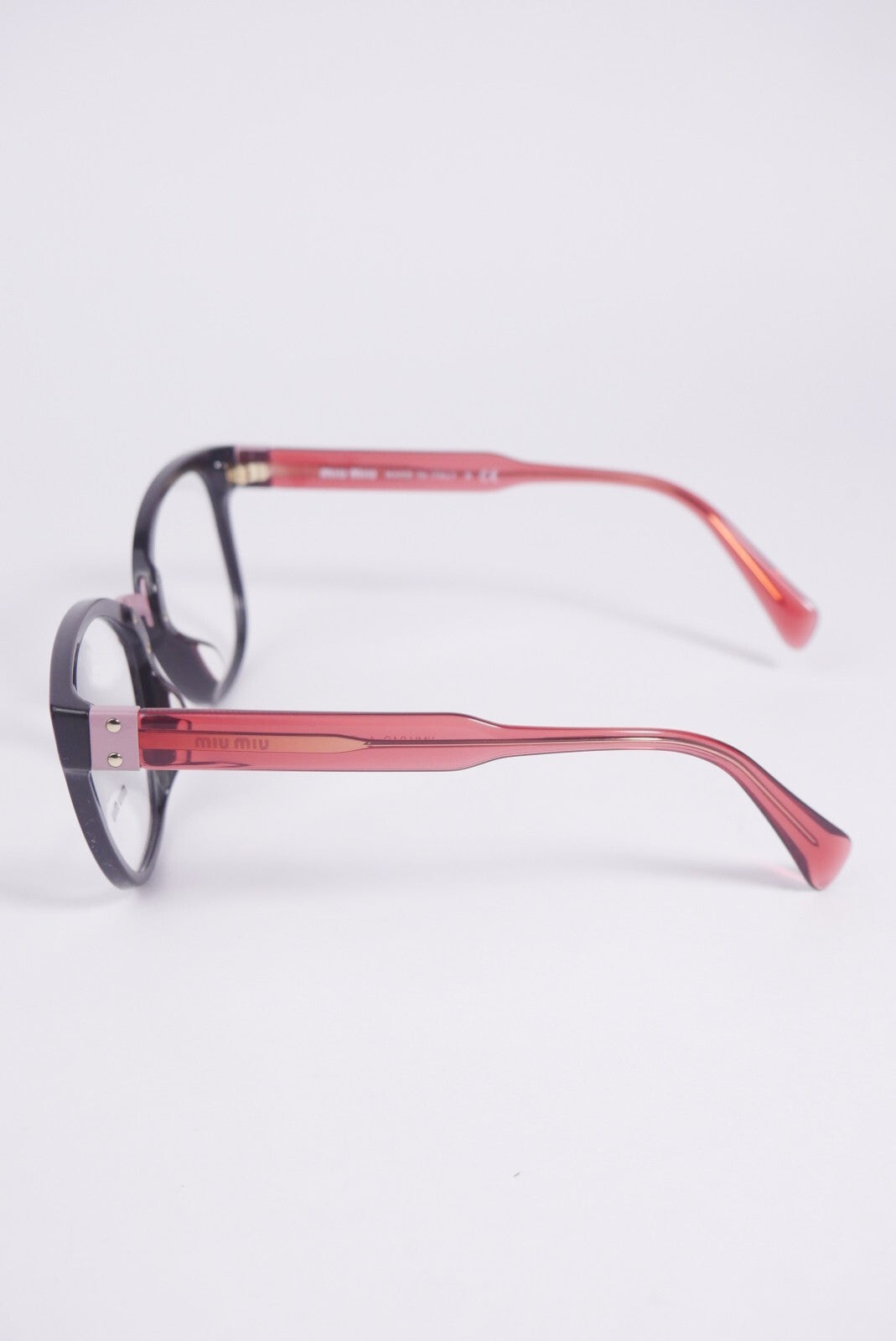 Miu Miu MU04QVA moteriški akiniai nuo saulės su rudais kvadratiniais rėmeliais, demonstraciniais lęšiais, 140 mm pilnu rėmeliu.