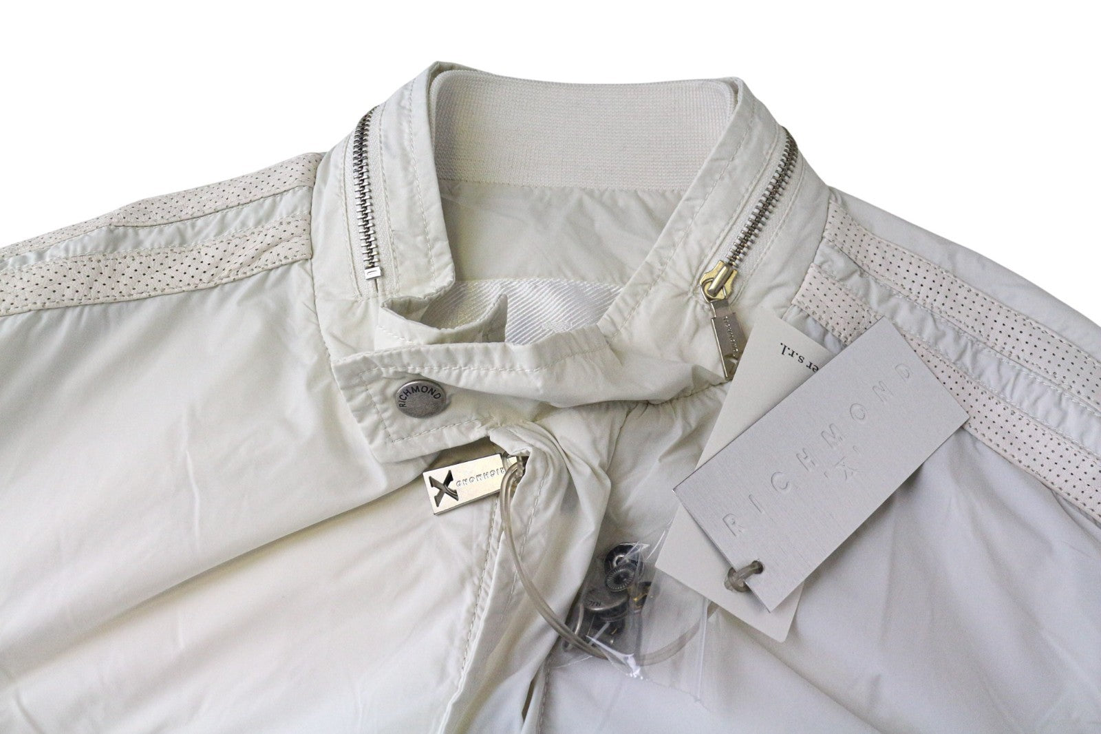 RICHMOND vyriška striukė 50 balkšvos spalvos, šviesiai laisvalaikio stiliaus, su užtrauktuku, ilgomis rankovėmis, gatvės stilius 