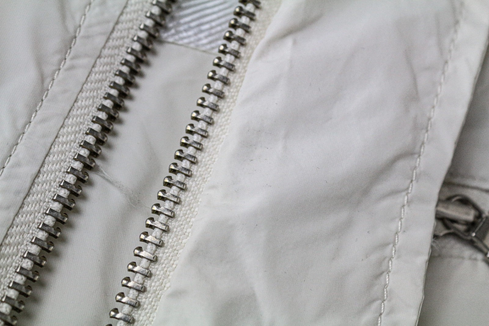 RICHMOND vyriška striukė 58, balkšva, lengva, su keliomis kišenėmis, laisvalaikio stiliaus, su užtrauktuku 