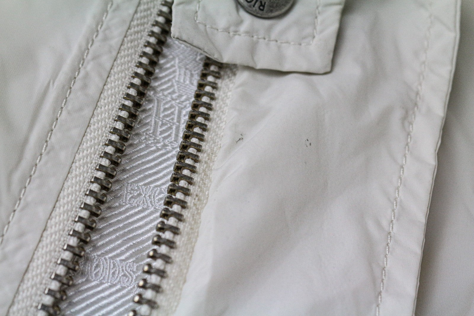 RICHMOND vyriška striukė 58, balkšva, lengva, su keliomis kišenėmis, laisvalaikio stiliaus, su užtrauktuku 