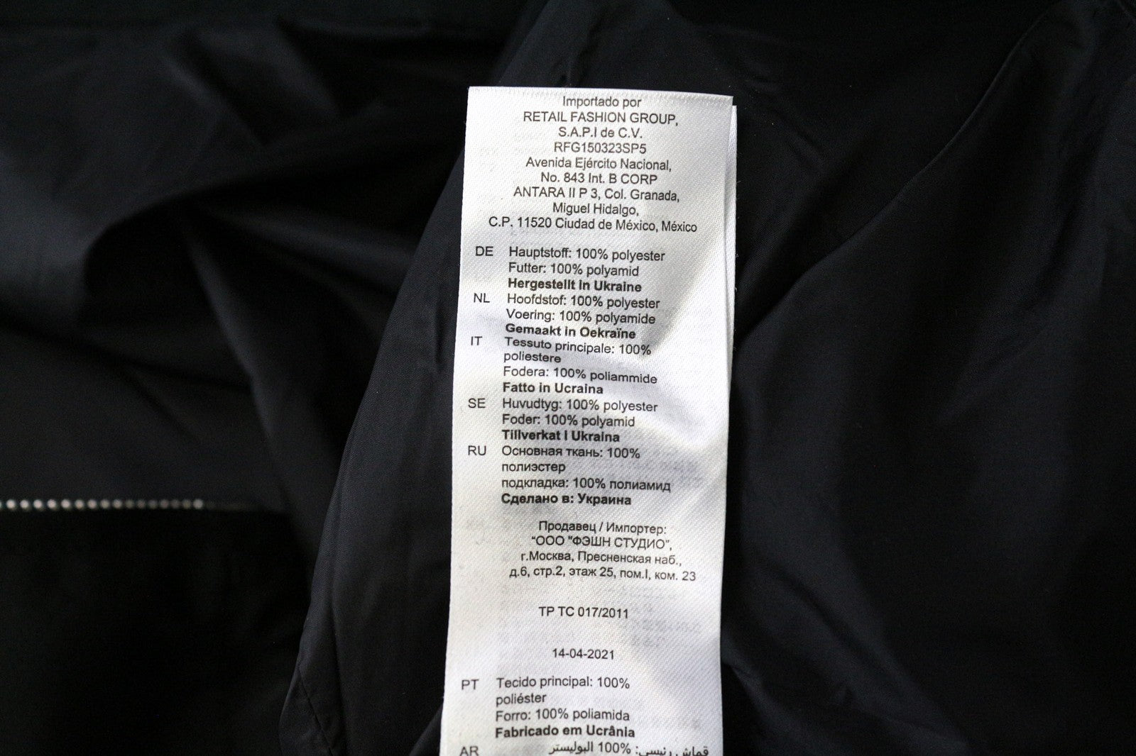 SANDRO Diagonal vyriška striukė M juoda su gobtuvu ir užtrauktuku, lengva, laisvalaikio stiliaus 