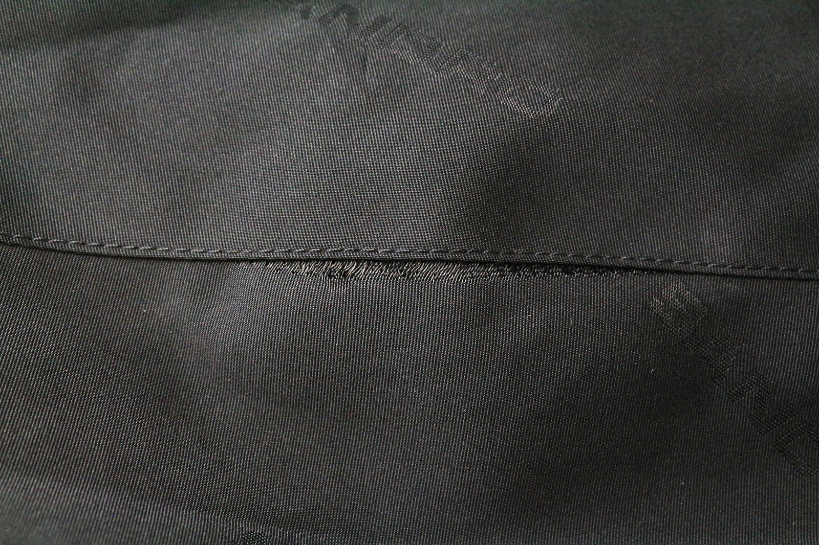 SANDRO Diagonal vyriška striukė M juoda su gobtuvu ir užtrauktuku, lengva, laisvalaikio stiliaus 