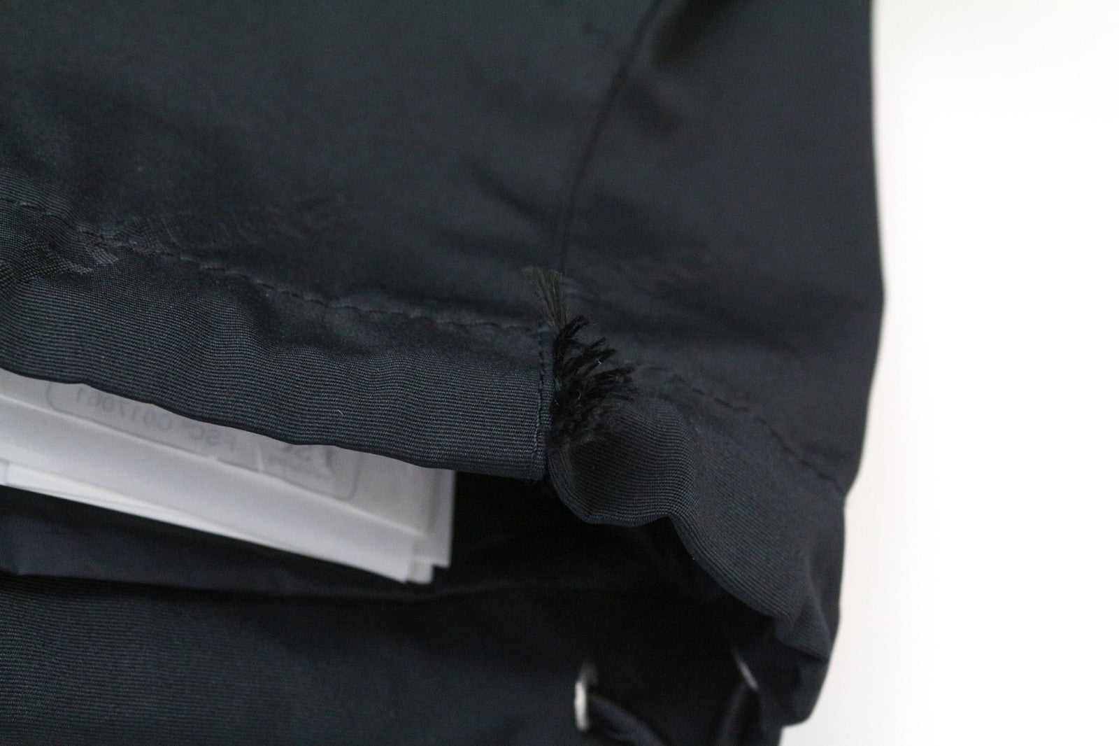 SANDRO Diagonal vyriška striukė M juoda su gobtuvu ir užtrauktuku, lengva, laisvalaikio stiliaus 