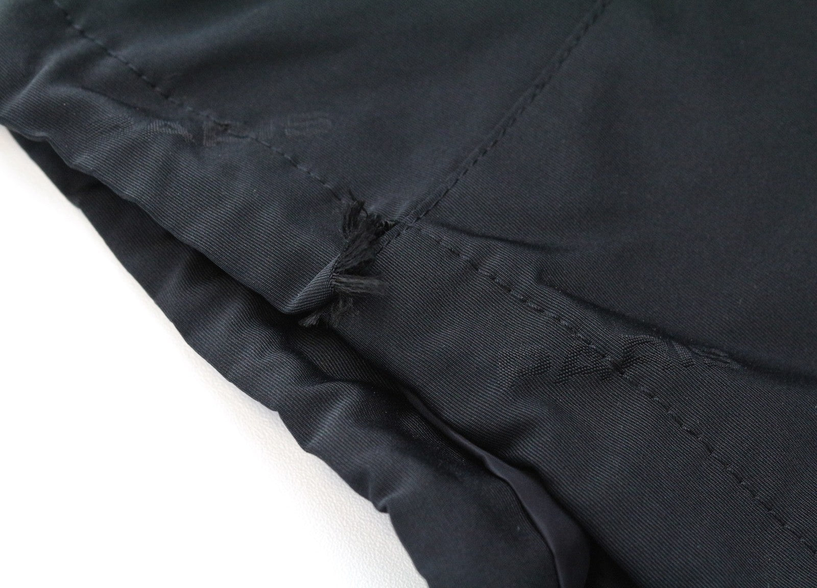 SANDRO Diagonal vyriška striukė M juoda su gobtuvu ir užtrauktuku, lengva, laisvalaikio stiliaus 