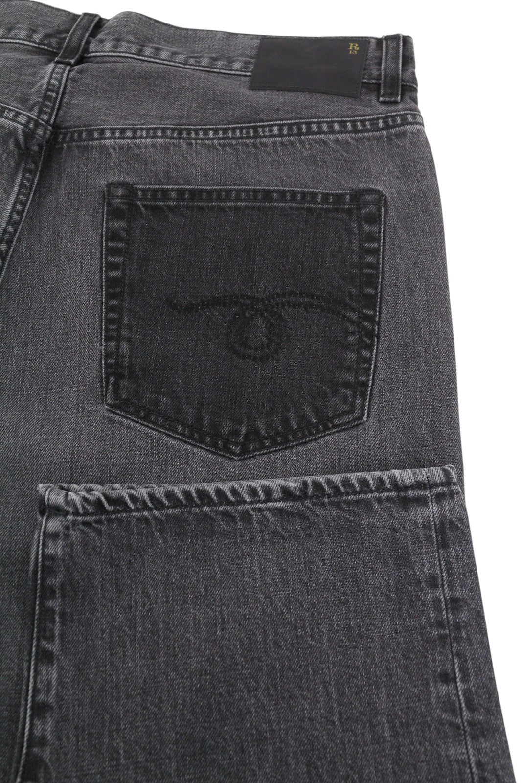 R13 Boyfriend moteriški džinsai 31 Wilson juodi ūsai su išblukusiu džinsu, trumpinti užtrauktuku PS25 