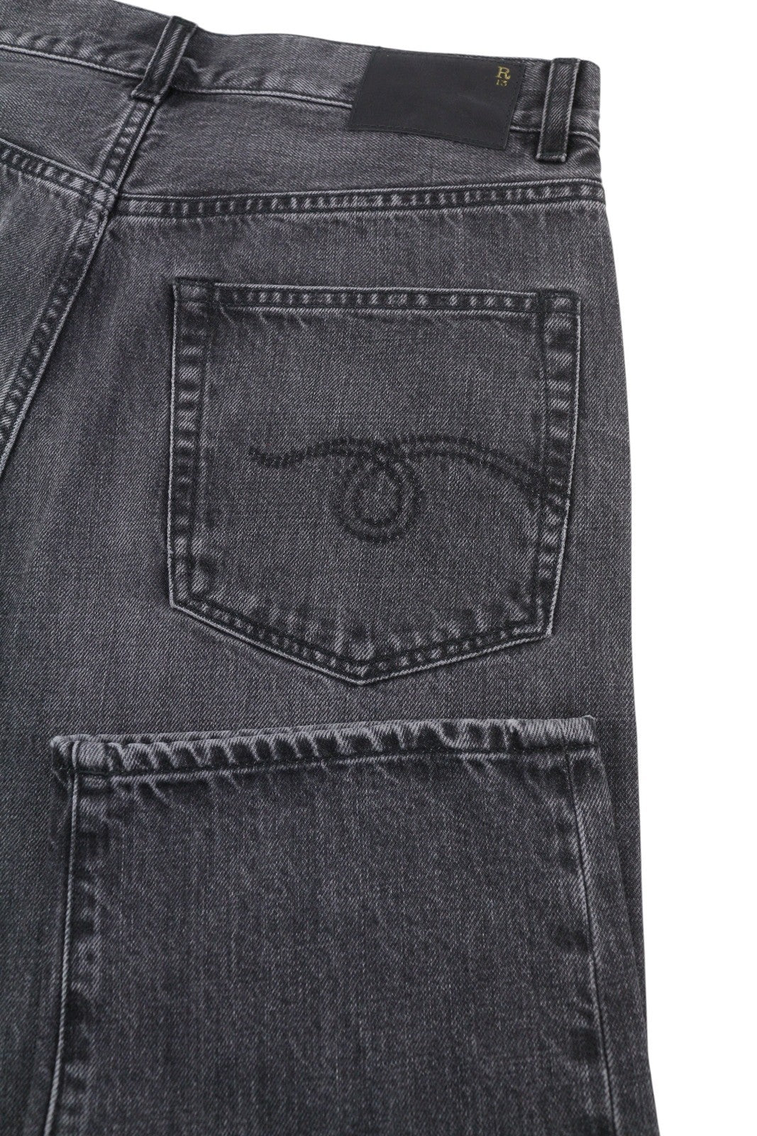 R13 Boyfriend moteriški džinsai 26 Wilson juodi ūsai su išblukusiu džinsu, trumpinti užtrauktuku PS25 